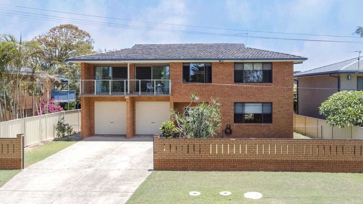 Mylestom House | Byron's Beach House MylestomnEntire home in Mylestom, Australia