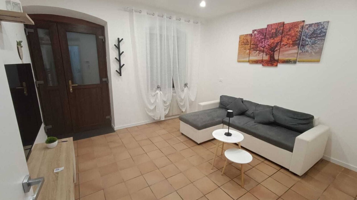 Gorizia Apartment | Byron's Holiday House (Ground Floor)