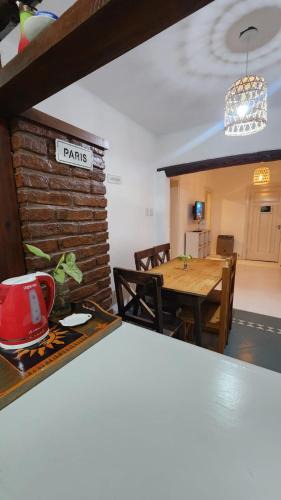 Monte Grande House | Cálida Casa - 2 Hab - centro MG -15 min Ezeiza