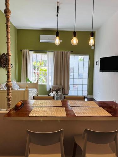 Villa Devoto Apartment | Cálido monoambiente con amplia cocina en Villa Devoto