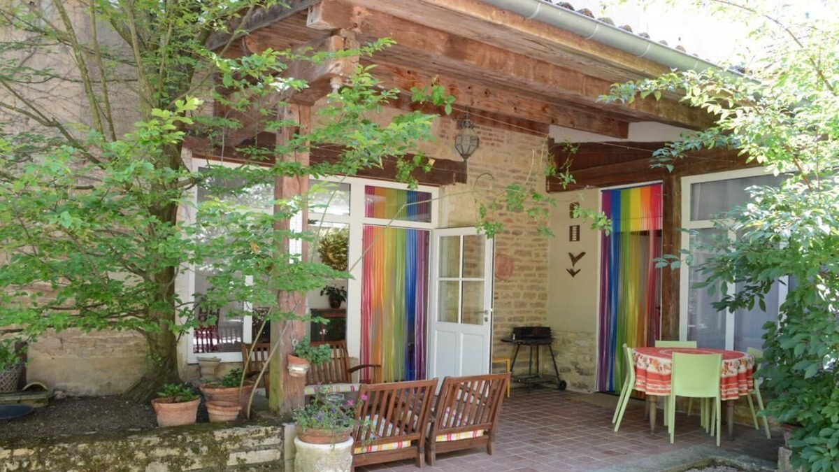 Laives House | Côté Cour - Laives - Gîte