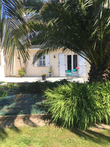 Quettehou Bed & Breakfast | Côté jardin des Charmilles