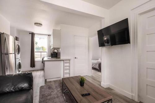 Montreal Apartment | C 05 - Apartment with 2 bedrooms