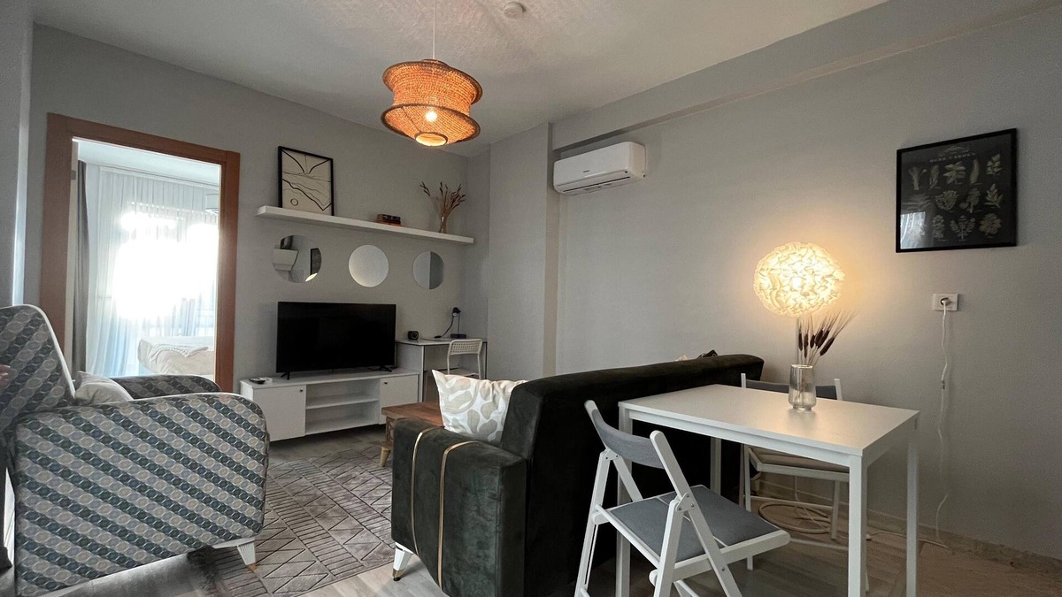 Beyoglu Apartment | C-Charming 1-bedroom apartment with WiFi and AC in vibrant Istanbul