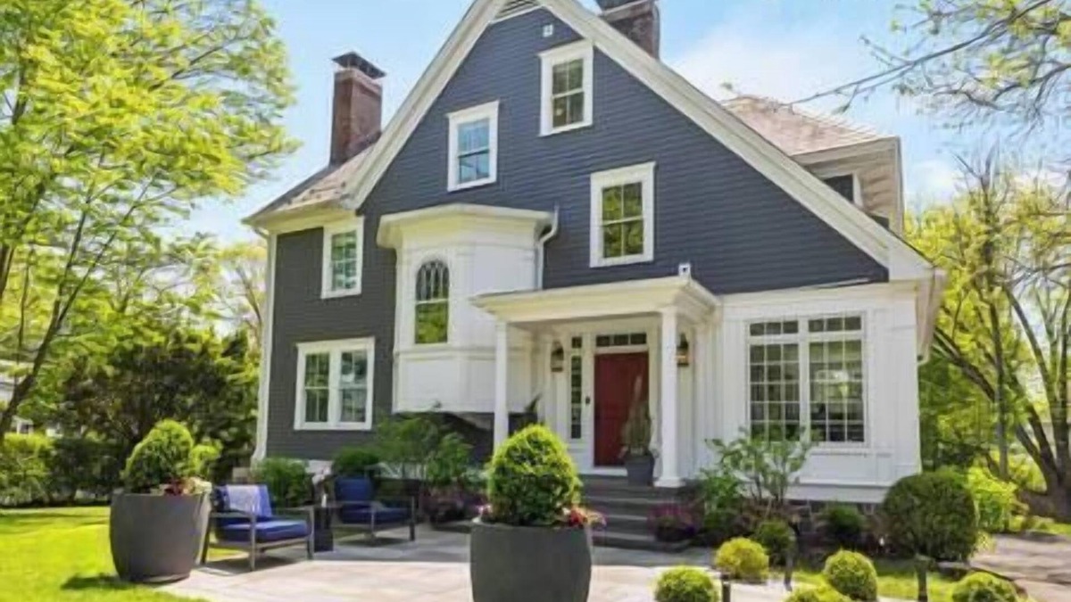 Morristown House | C&J Signature Stays Beautifully Updated Home