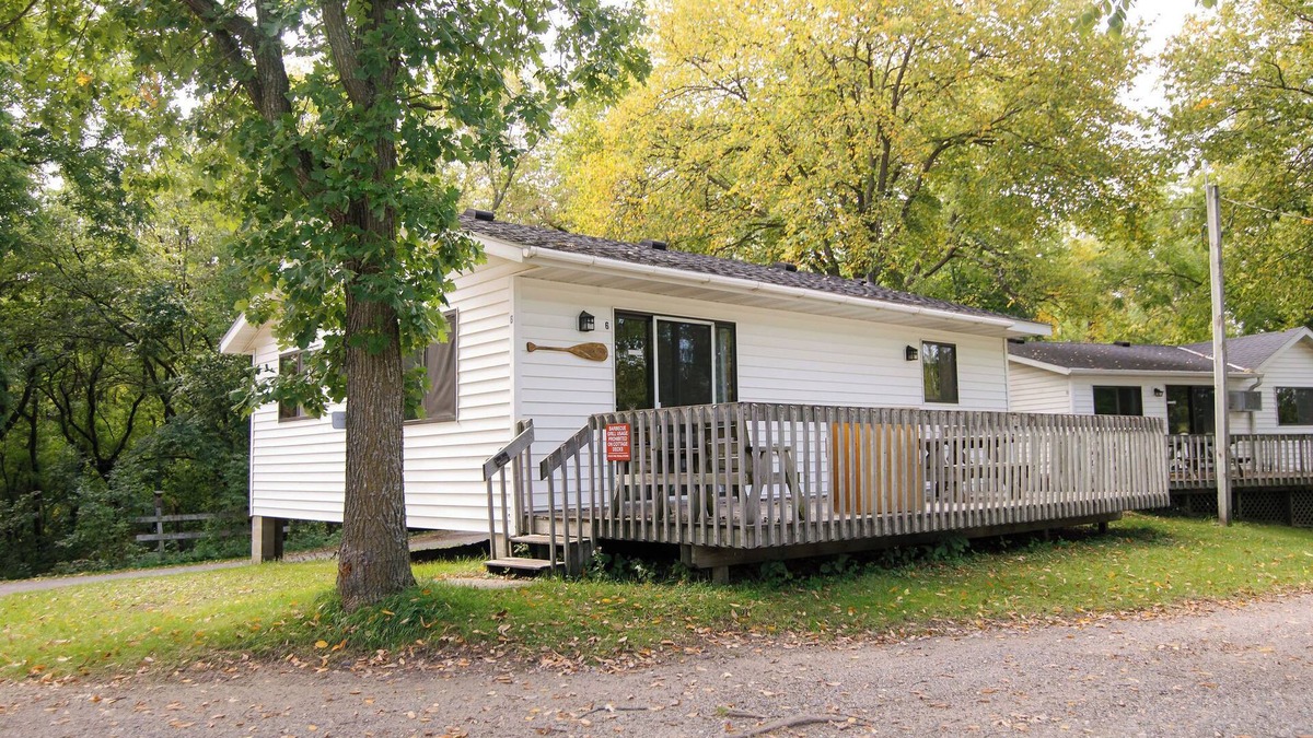 Richmond Cabin | C'mon Inn, a 3BR cabin w/lake views nestled in family-friendly Riverside Resort