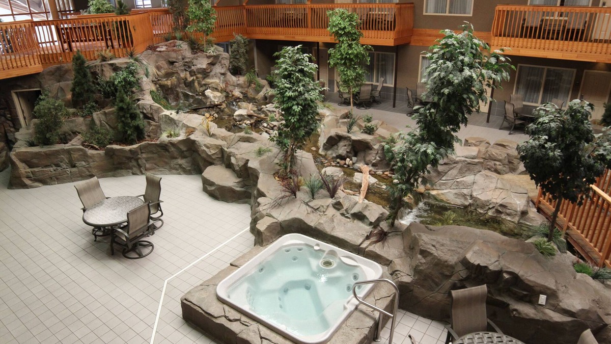 Grand Forks Hotel | C'mon Inn Hotel & Suites