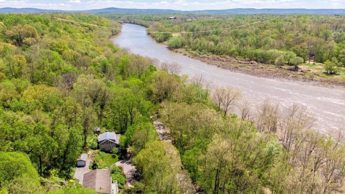 Shepherdstown Cottage | C&O Canal Potomac River Cottage