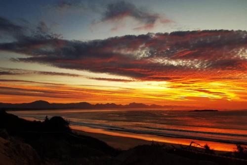 Glentana Apartment | C the Sea 3bedroom house with 2 queen and 2 single beds max 6sleep 2bathroom walk distance to beach in Glentana Outeniqua Strand with free Wi-Fi and sea view