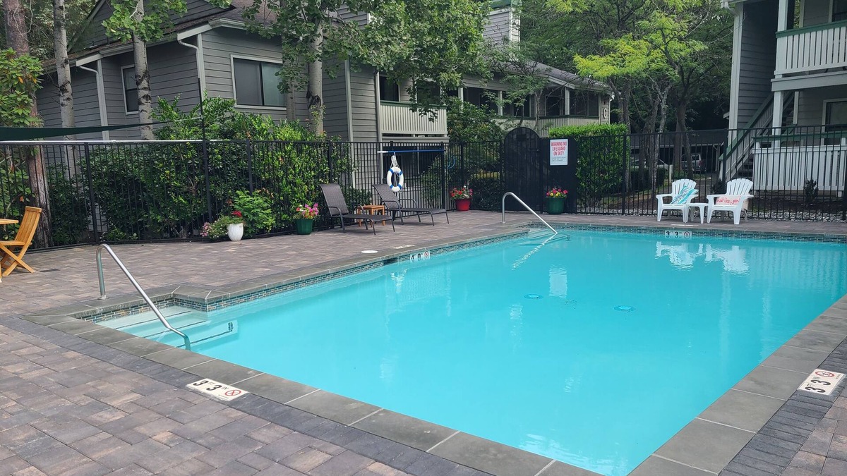 Overlake Apartment | C214 2 bed 2 bath 2nd/top floor of two story building