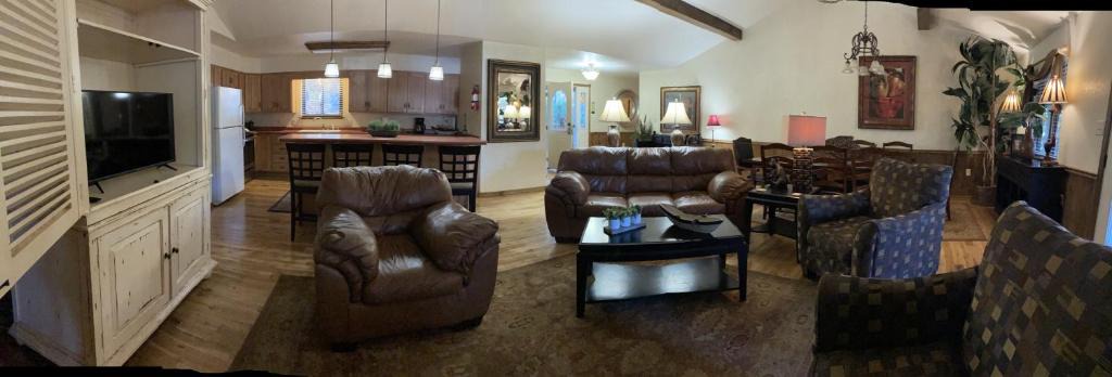 Mount Ida House | C24, Three bedroom, three bath log-sided, luxury Harbor North cottage with hot tub cottage