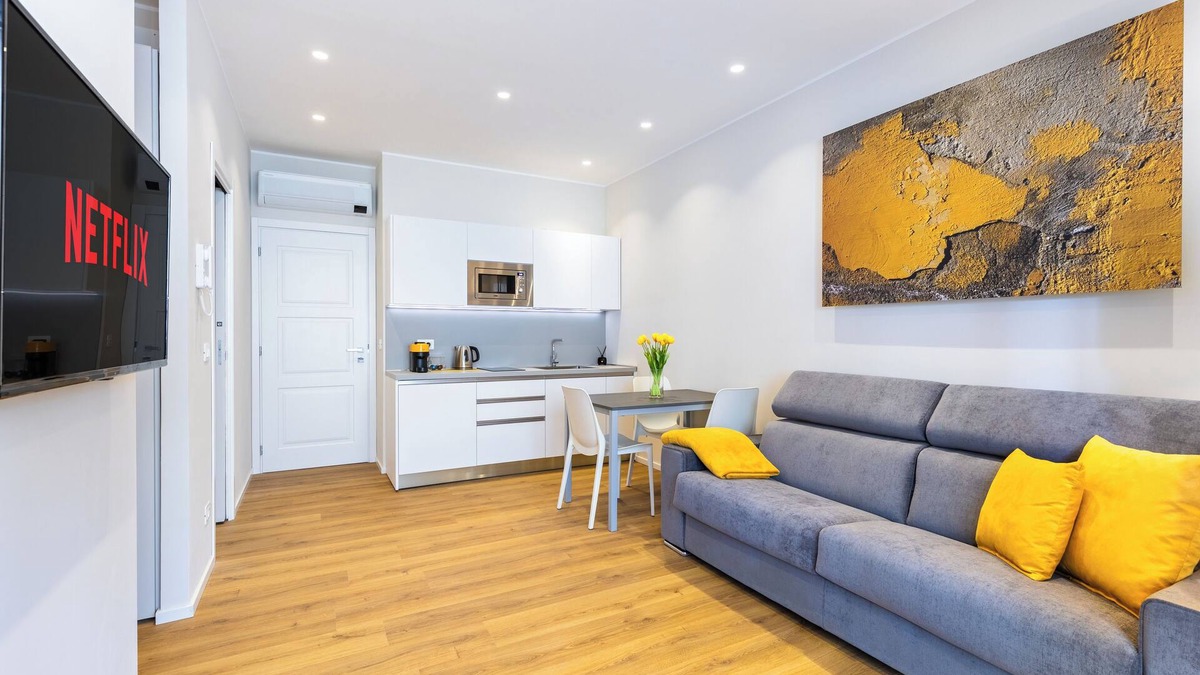 Asti Apartment | C8 Apartments: Giallo Senape 02