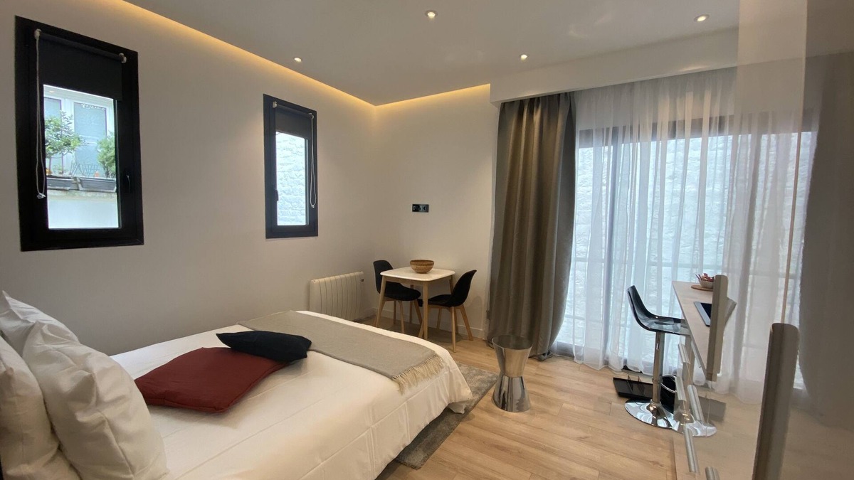 15th Arrondissement Apartment | C8 Mini Studio Design 175Blo-Paris Convention