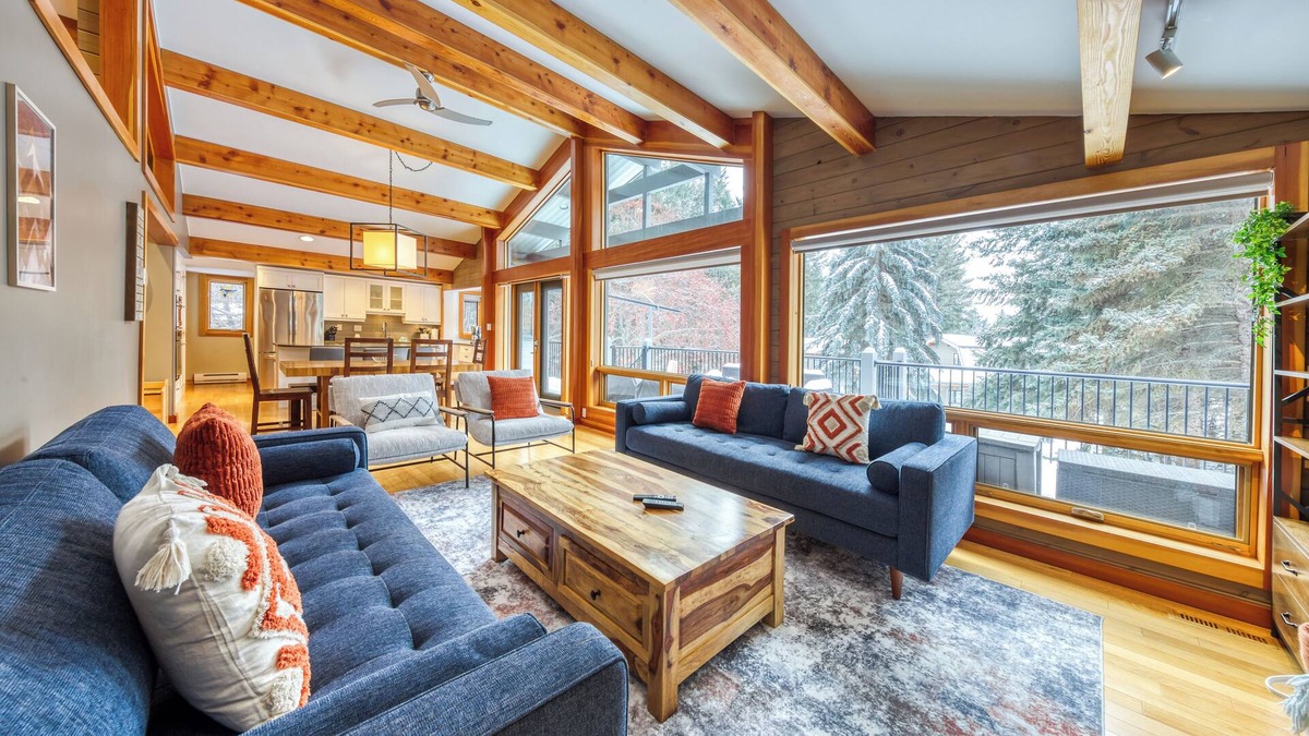 East Kootenay House | Ashberry Cabin - Windermere