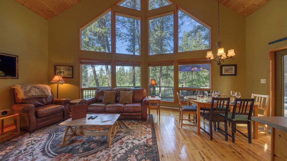 East Kootenay Cottage | Sable Pine Cabin | Sleeps 8 | Nature Trails | Wood Stove