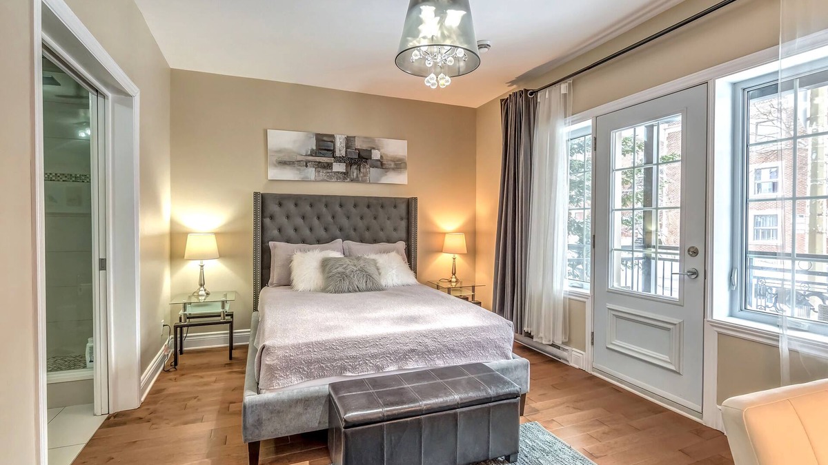 Cote-Des-Neiges—Notre-Dame-De-Grace Apartment | Luxury 2 bedroom, 2 bath condo , 2 balconies, hi speed WIFI with FREE parking