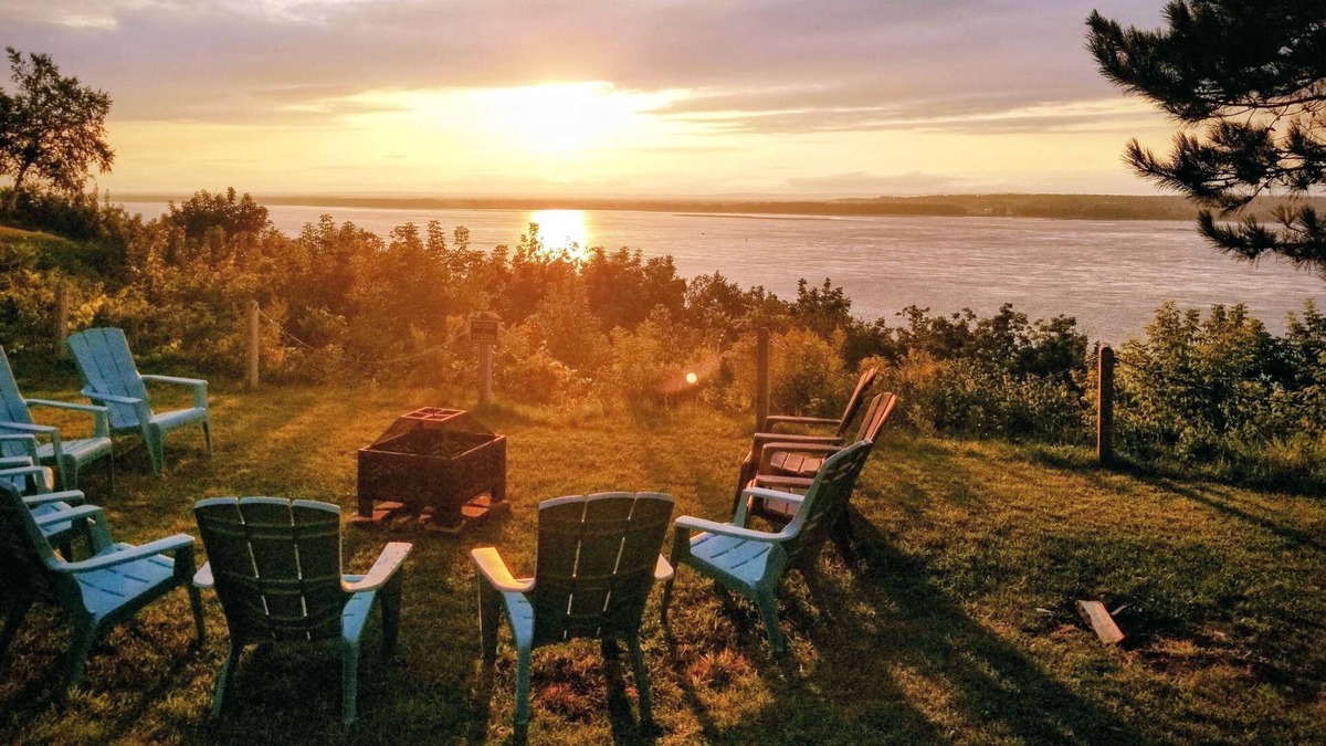 Deschaillons-sur-St-Laurent House | Le Havre du Navigateur overlooking the St. Lawrence River