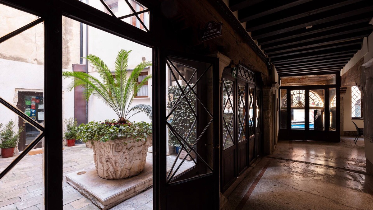 Castello House | Ca' Foscolo Residence