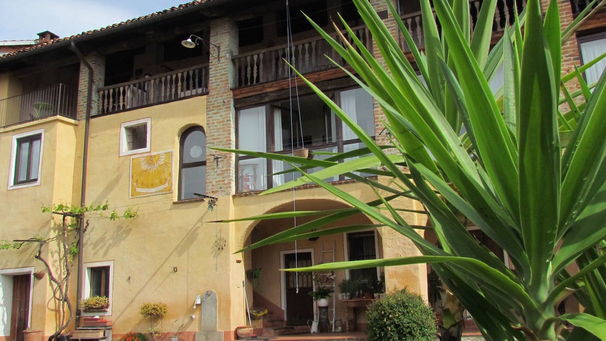 Valdengo Bed & Breakfast | Cà Guala B&B. Old farmhouse at the foot of the Biella hills