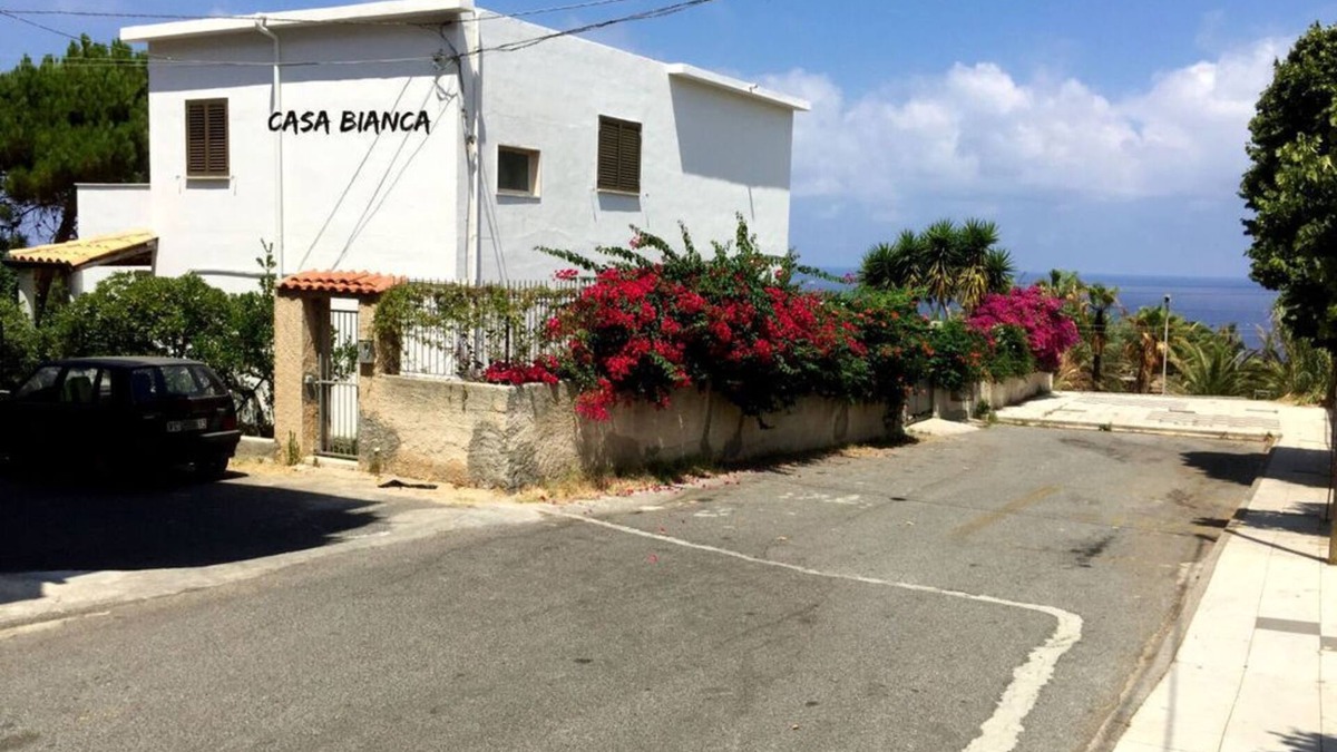Santa Domenica House | Casa Bianca Comfortable holiday residence