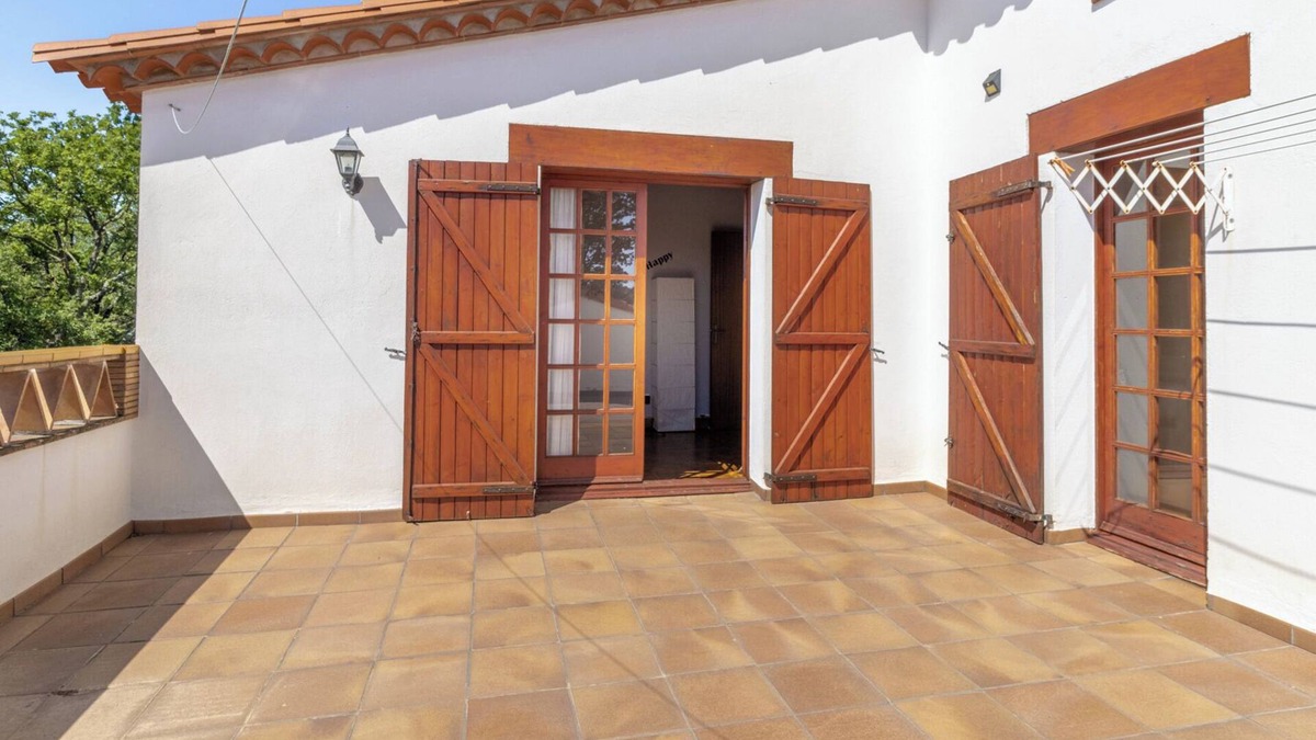 Can Carbonell House | Ca la Goyi: swimming pool, games room, petanque, table soccer, ping-pong. All in one.