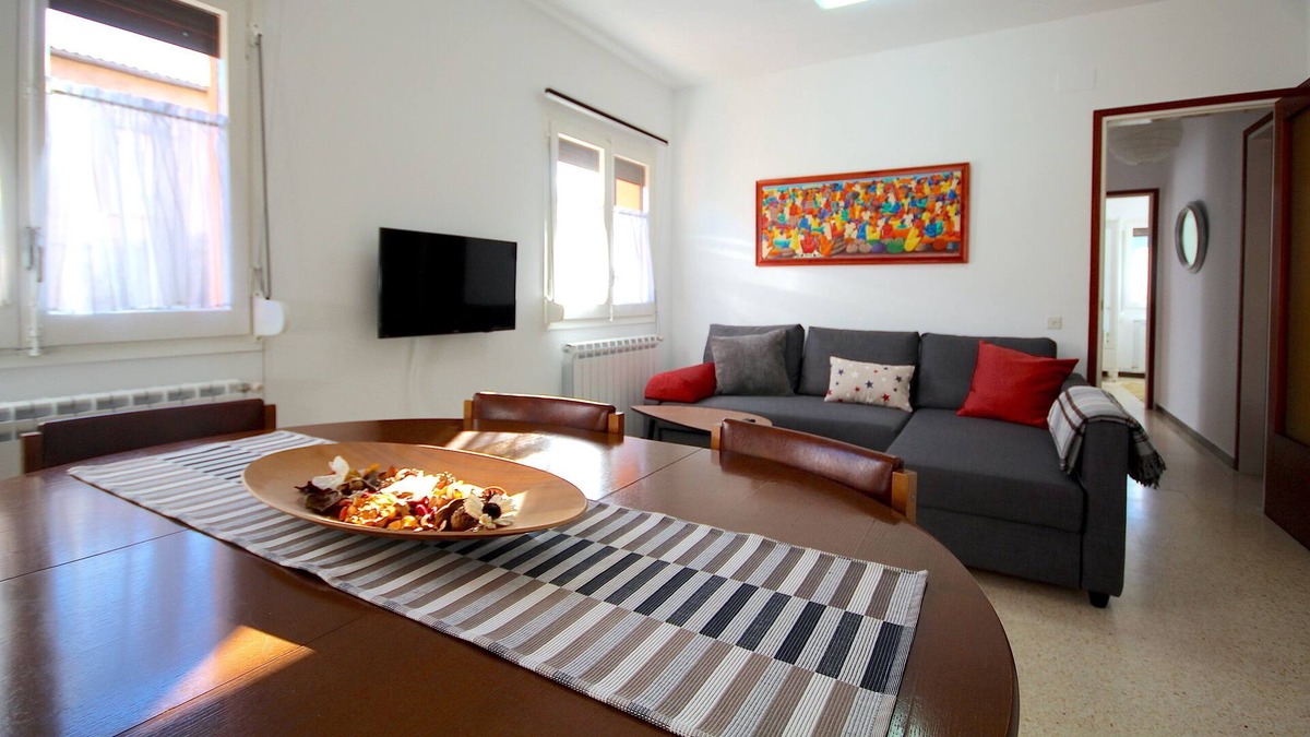 Salas de Pallars Apartment | Ca La Lluisa - holiday apartment