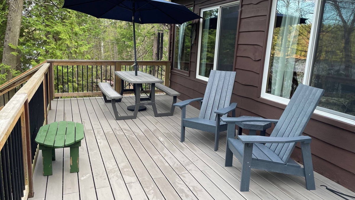 Leeds and the Thousand Islands Cottage | Charleston Lake Front Cottage 4 Bedroom