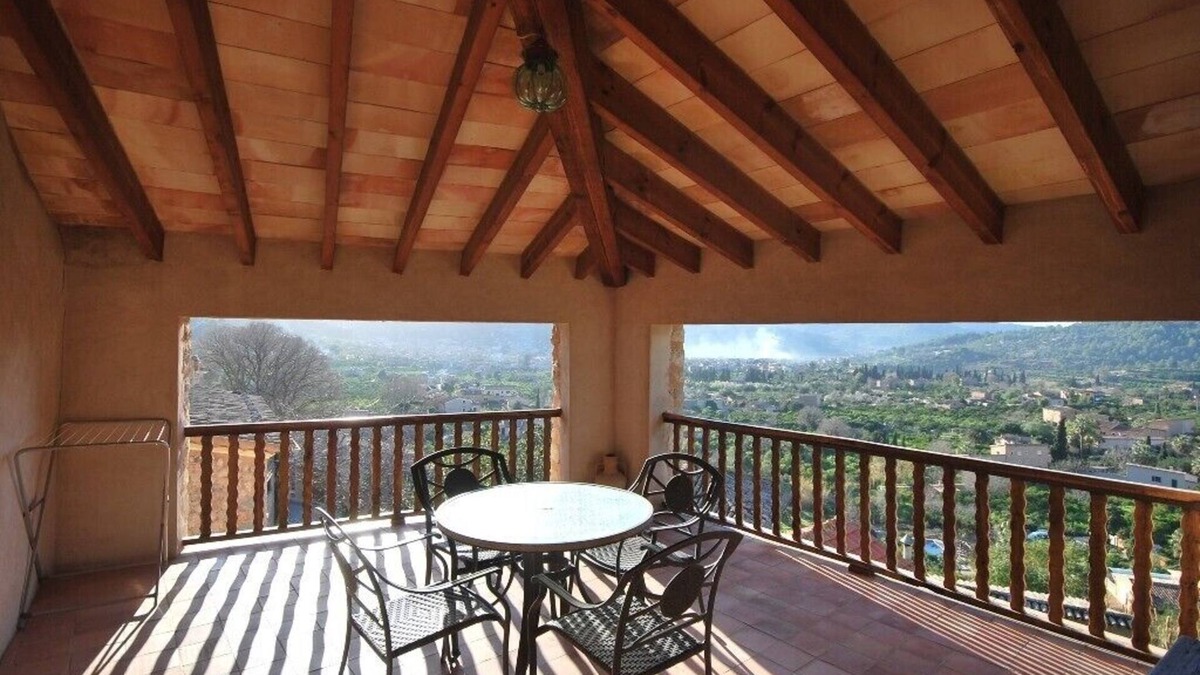 Biniaraix Cottage | Ca'n Ferru.nOld house renovated in Biniaraix overlooking the valley