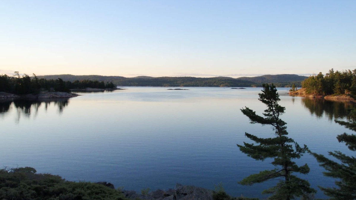 Jumbo Island Cottage | McGregor Bay Heritage Log Lodge Pet Friendly