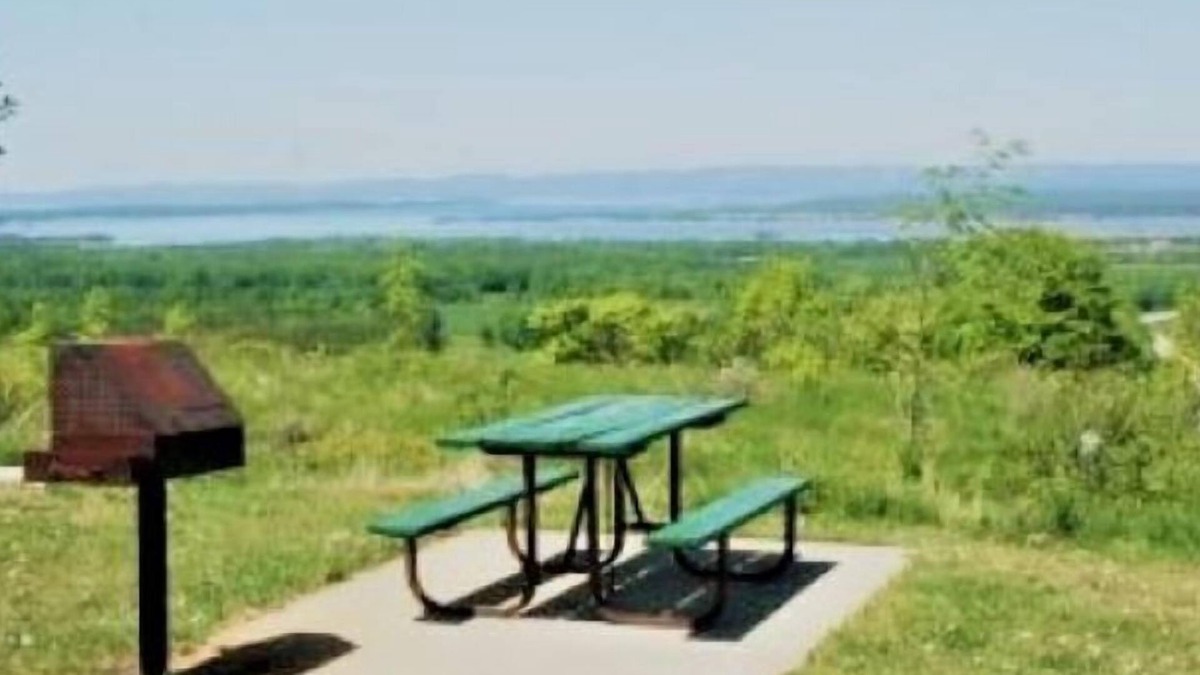 Manitoulin District Hotel | Hawberry Motel