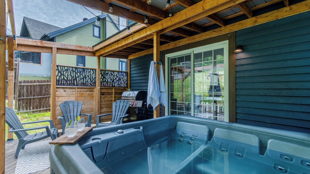 Petite-Riviere-Saint-Francois House | La Shred - 5min Massif + Fireplace + Spa + Air Conditioning + Smart TV
