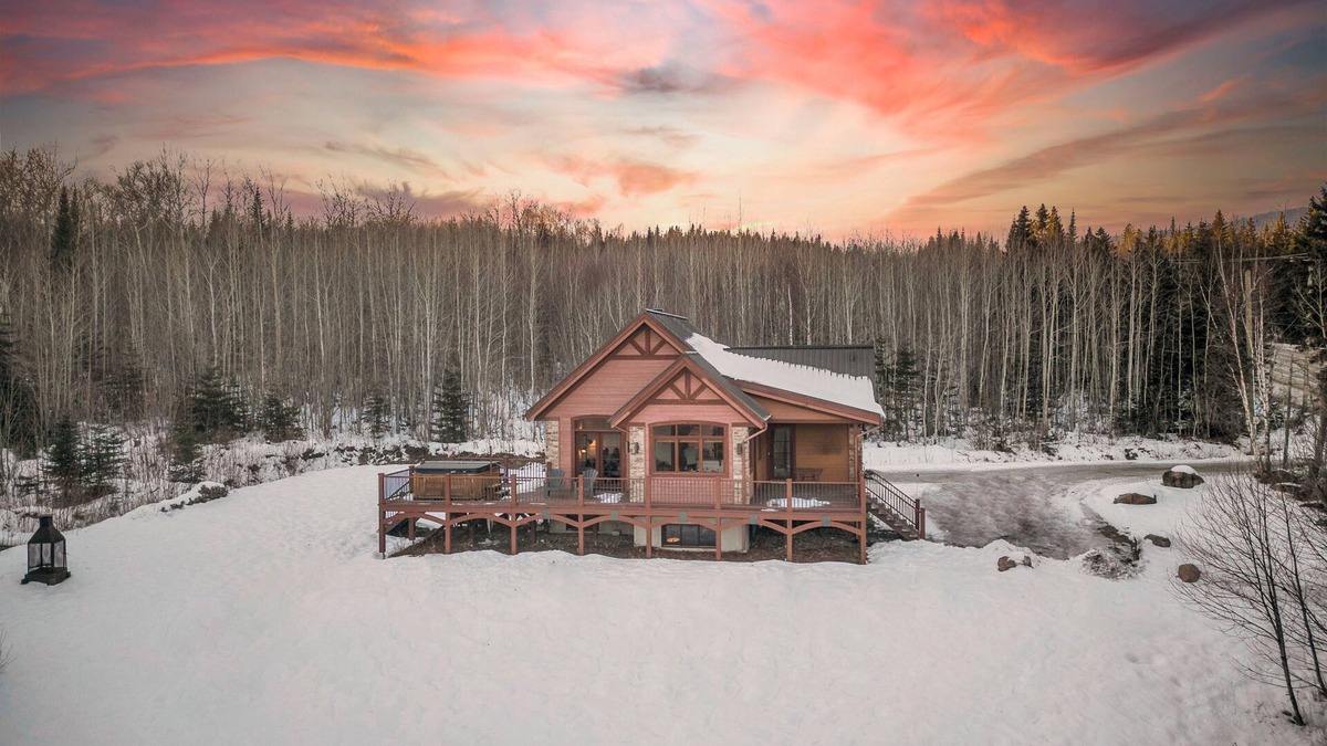 Petite-Riviere-Saint-Francois Ski Chalet | Chalet ABRI ST-FRANÇOIS VIEW + SPA