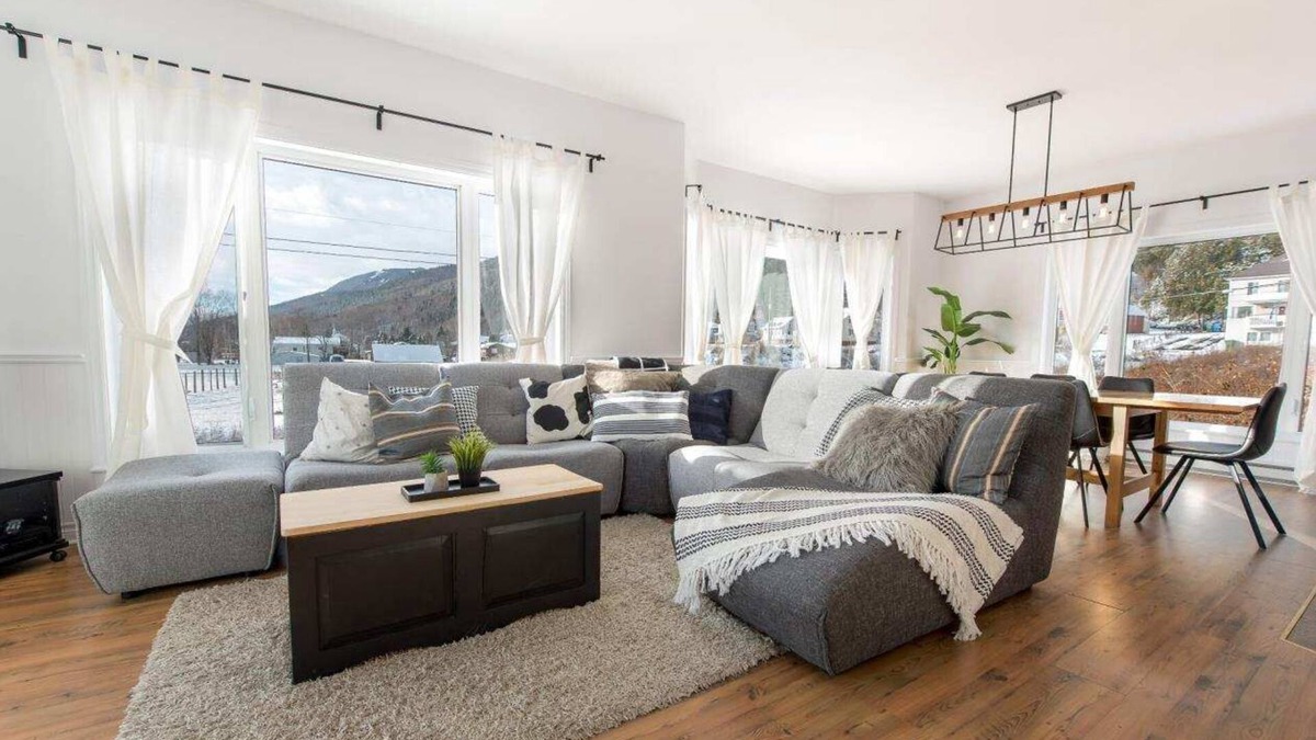Petite-Riviere-Saint-Francois Ski Chalet | L'Albatros - SPA, Billiards, Arcade, Family