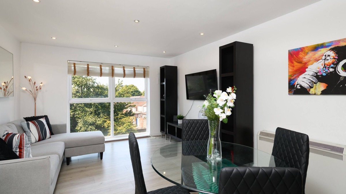 Gabalfa Apartment | CA.PHN - Modern 2 bedroom flat with parking in Cardiff