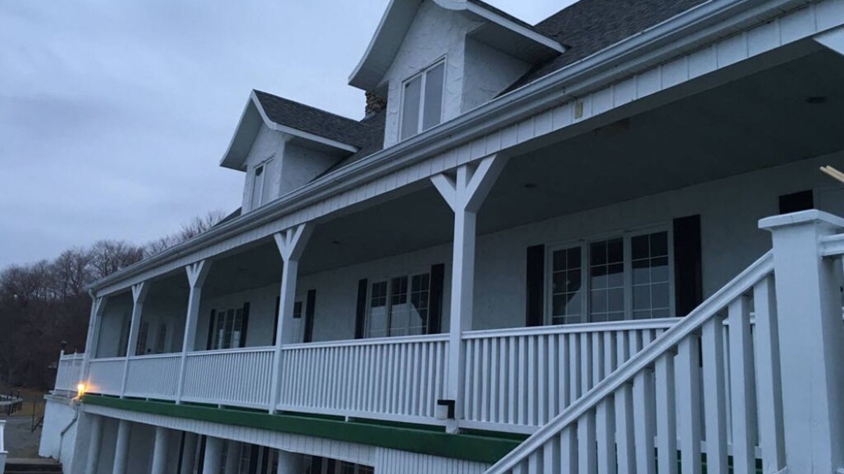 St-Francois-de-l'Ile-d'Orleans House | LA Maison Chaumonôt
