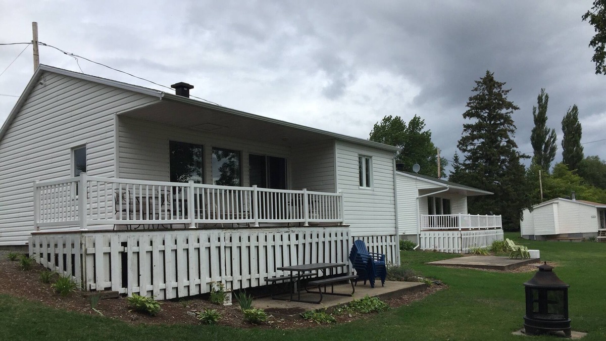 Saint-Jean-de-l'lle-d'Orleans Ski Chalet | The Vilmont Beach Chalets St-Jean with views and access to the River, 20 minutes from Qc