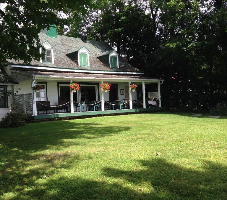 Saint-Laurent-de-l'ile d'Orleans Hotel | Auberge Les Blancs Moutons