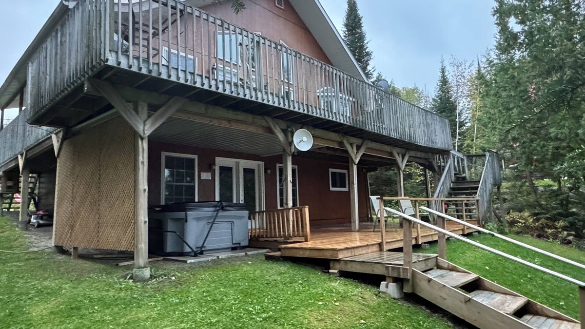 Farleys Corners House | Executive Lakefront Home - NEW - 6P HOT TUB coming Sept 2025
