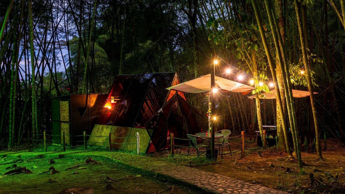 Yotoco RV Rental | Cabaña Íntima para Parejas en Mystic Natural
