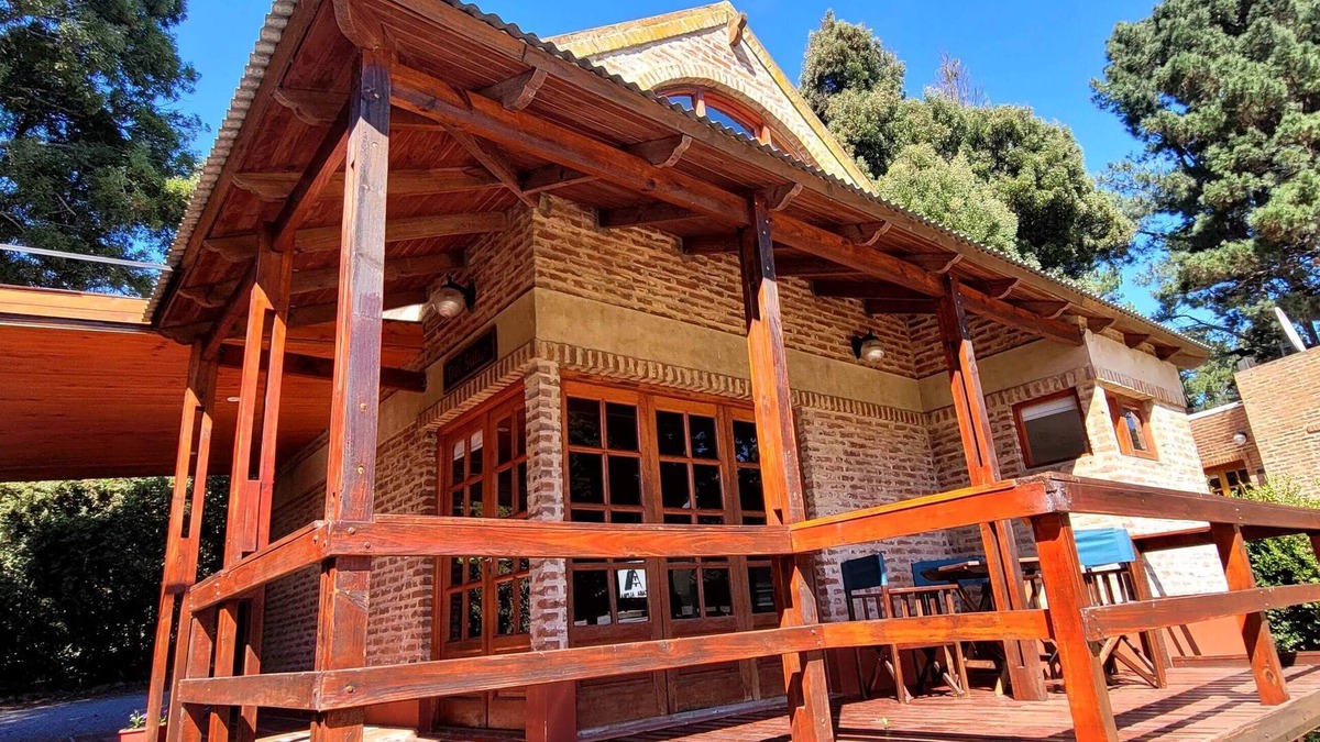 Tandil Cabin | Cabaña Del Solar. Chalet de 2 Plantas. Una Habitacion en Planta Alta