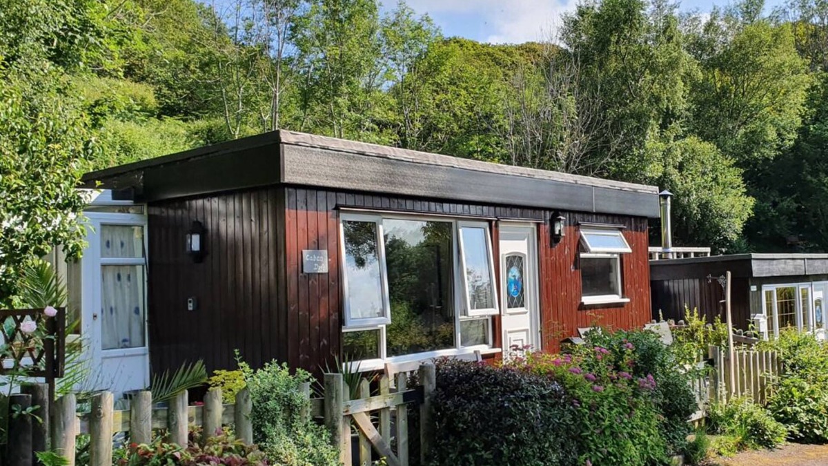 Aberdovey Ski Chalet | Caban Dyfi – A tranquil, dog-friendly woodland escape near Aberdovey, Wales