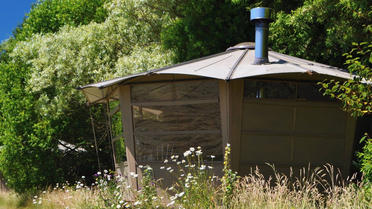 Llantwit Major Cottage | CABAN MERIOS, romantic, character holiday cottage in Llantwit Major