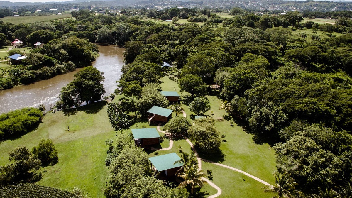 San Ignacio Cabin | Cabana 4 -Modern amenities cabin, on the banks of the Belize River