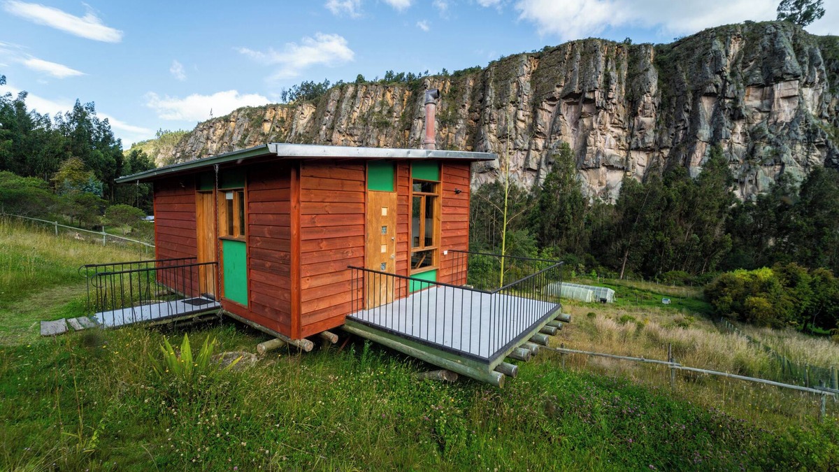 Suesca Cabin | Cabaña El Turpial. Cozy wooden cabin for 2 or 3 people. Located in Suesca.