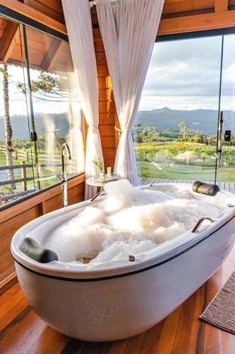 Leoberto Leal Cabin | Cabana na montanha, com hidro e Vista espetacular