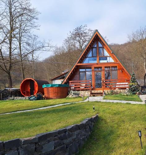 Fenes Cabin | Cabana Pietrar