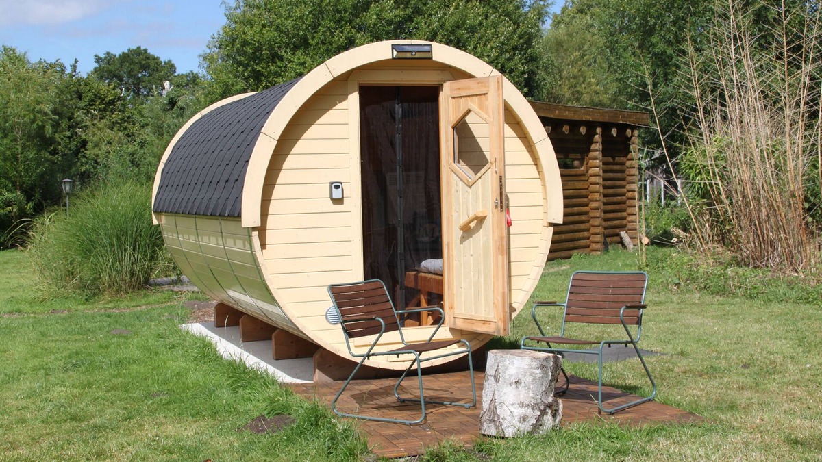 Oldenburg in Holstein Cabin | Cabana-Standard-Shared Bathroom-Garden view-Schlaffass 4