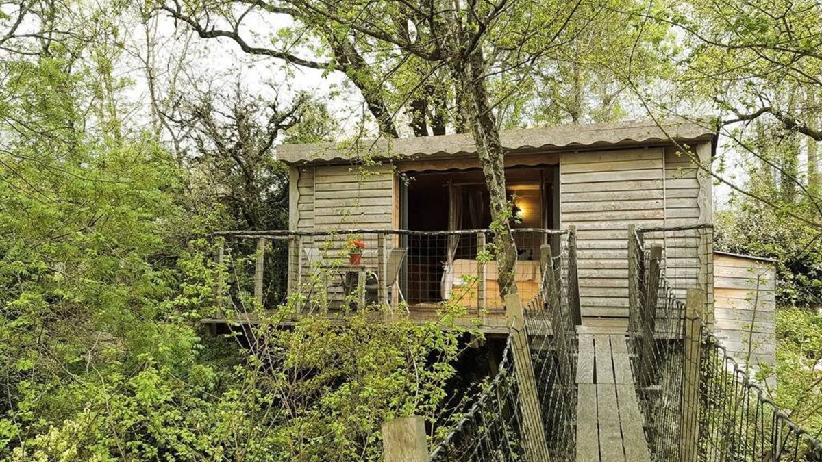 Pons Cabin | Cabane Celeste with private indoor whirlpool bath