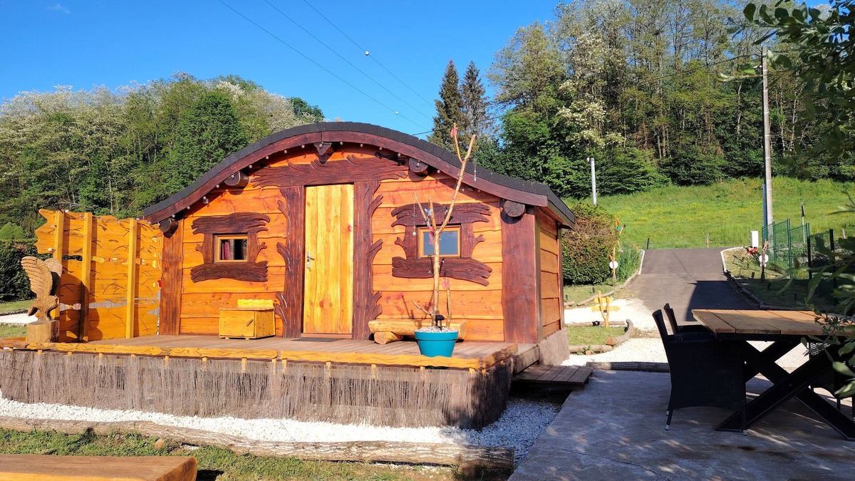 Amoncourt Cabin | Cabane Féeriques D'amoncourt