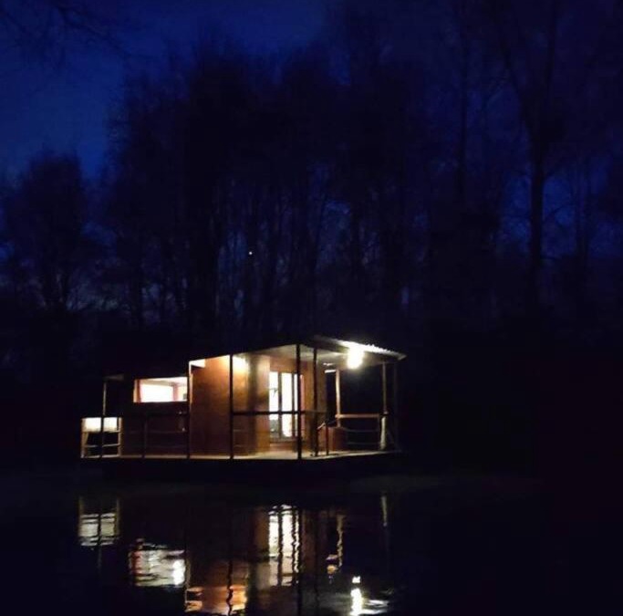 Pont-de-Ruan Ski Chalet | Cabane flottante idyllique pour pêche ou repos